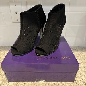 Steve Madden Rockella Black Bootie Stilettos Size 8